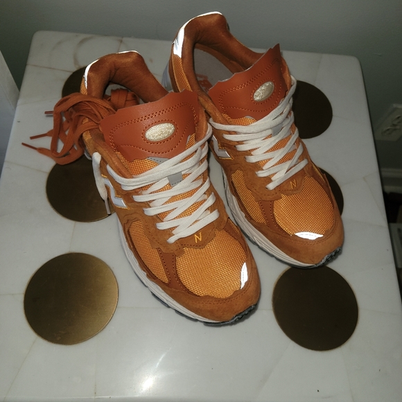 New balance 2002r - Picture 2 of 3